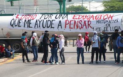 
<br>Normalistas de Chiapas demandan docentes y escuela