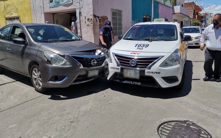  Aparatoso choque entre particular y taxi en el centro de Tuxtla Gutiérrez